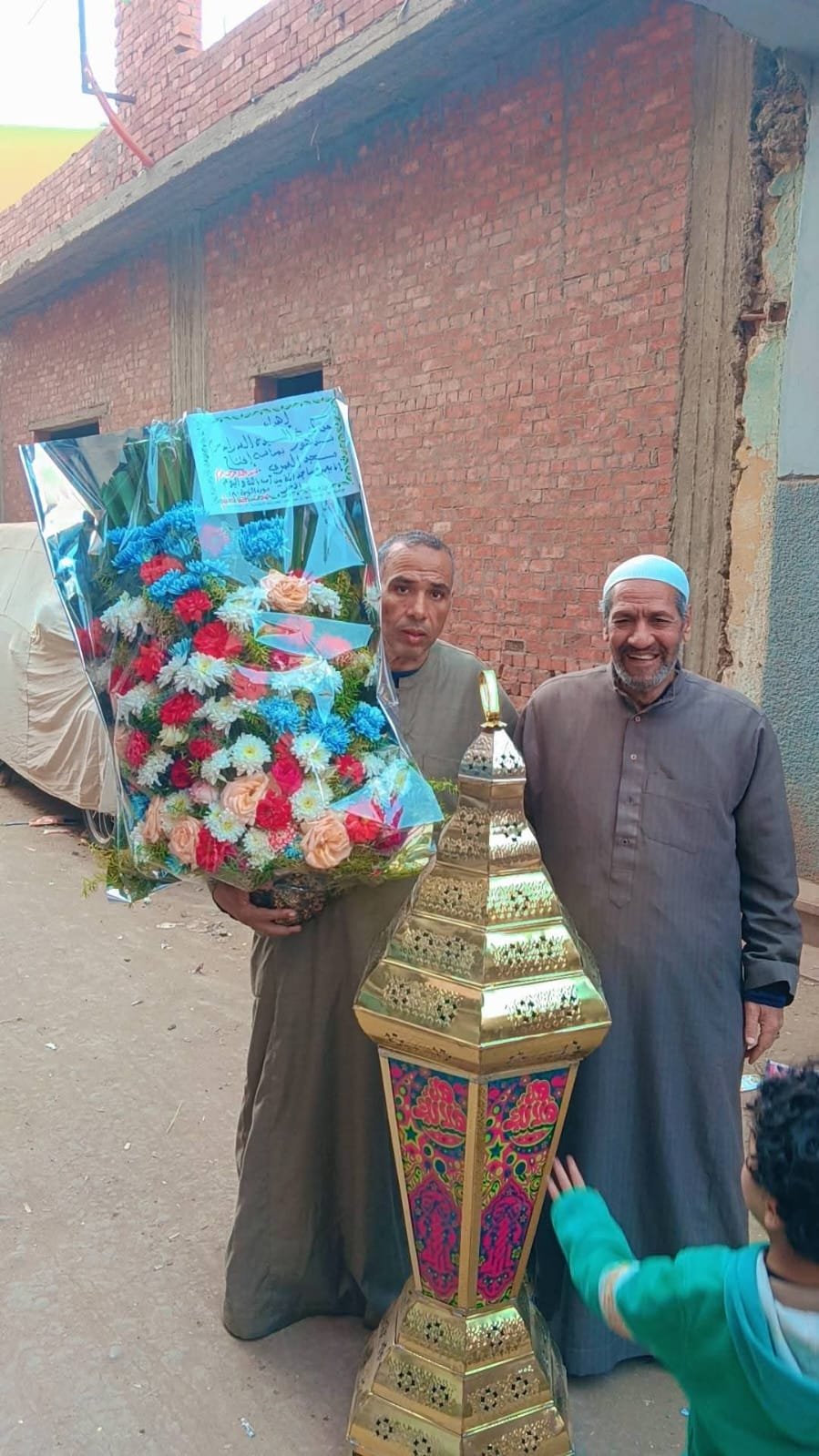 من الكنيسة إلى المسجد.. ورد وفانوس رمضان يجسدان وحدة أهالي سندنهور 1