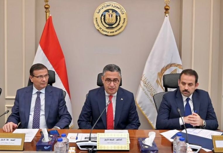 اتفاق ثلاثي لاستيراد دواجن مجمدة وطرحها بالمنافذ قبل شهر رمضان لتعزيز المعروض وضبط الأسواق 1