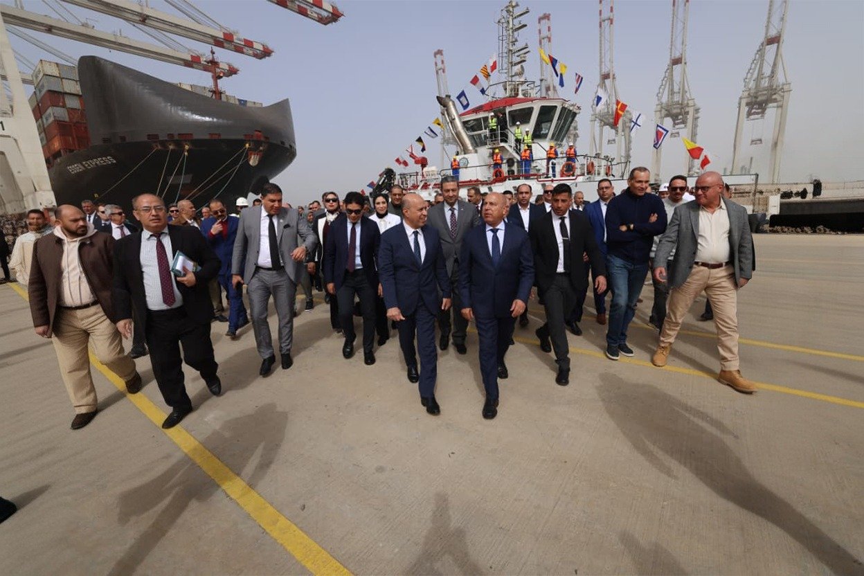 دمياط تستقبل السفن العملاقة.. انطلاق التشغيل التجريبي لمحطة الحاويات «تحيا مصر 1» 1
