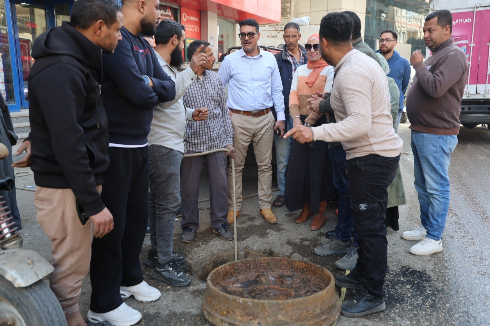 خطة استباقية لمنع الطفوحات.. تطهير شامل لشبكات الصرف بشارع القناطر الخيرية 1