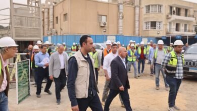 كسر ماسورة مياه يسبب هبوطاً أرضياً محدودا بمصر القديمة.. وتحرك فوري من النقل 5