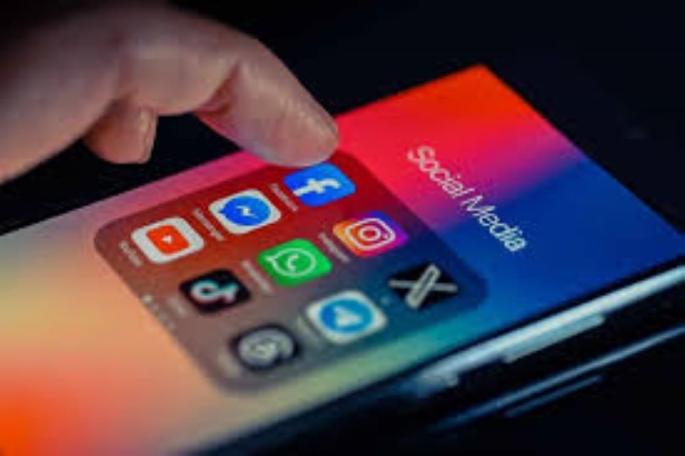 وليد حجاج للعالمية نيوز: غياب الحماية التقنية من ميتا وأكس وفيسبوك داخل أنظمة الذكاء الاصطناعي يجعلها شريكا في نشر المحتوى الضار 1