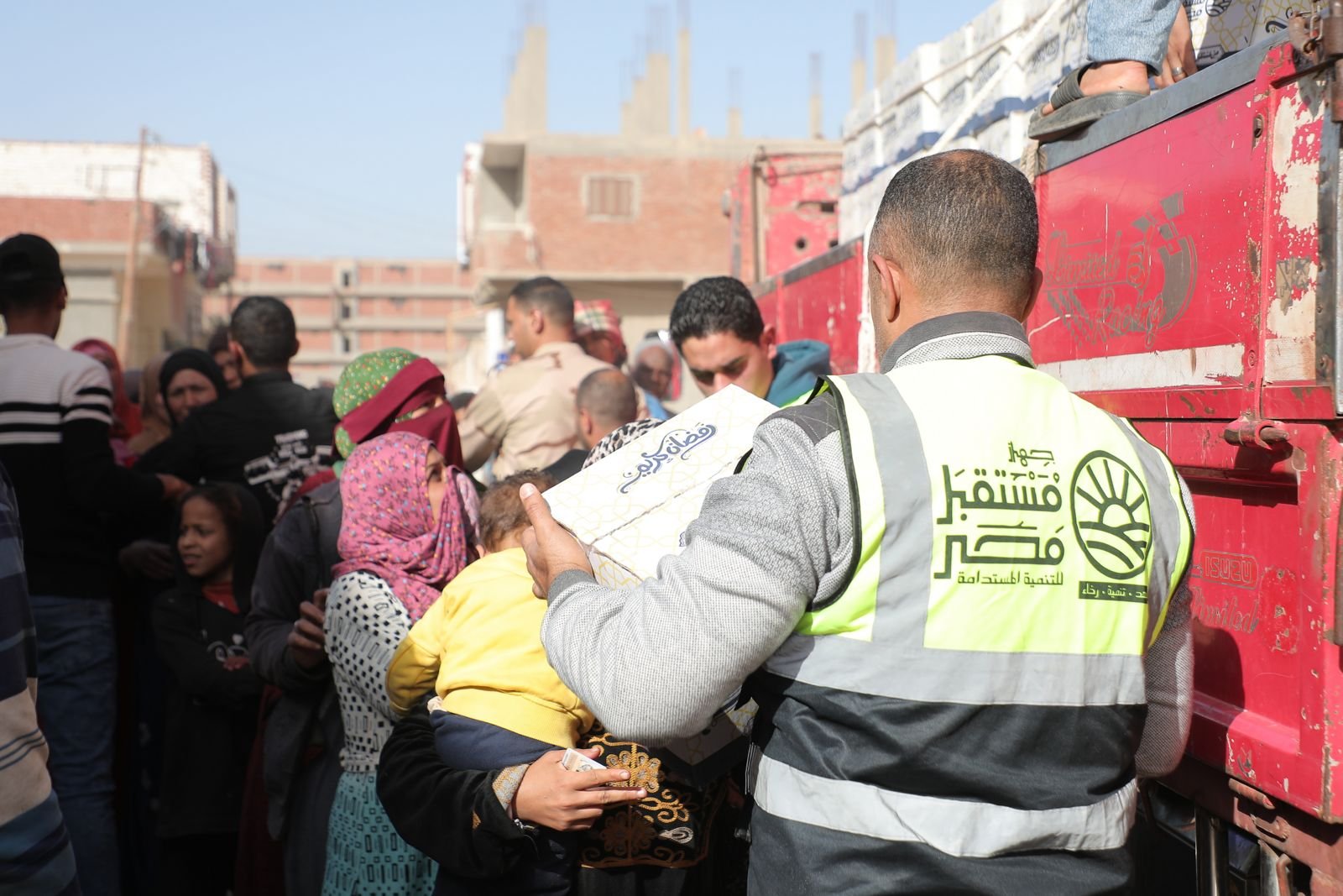 جهاز مستقبل مصر يوزع 40 ألف كرتونة مواد غذائية على الأسر الأولى بالرعاية 1