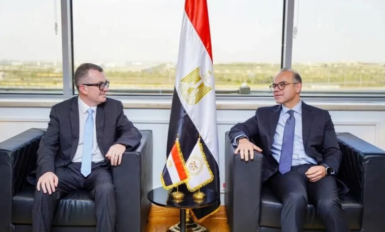 وزيرا التخطيط والاستثمار يبحثان تحديث آليات قياس الادخار القومي 1