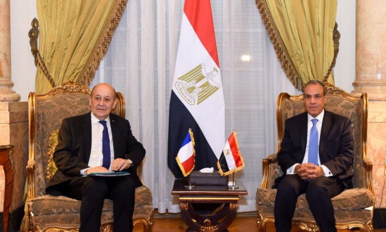 خلال لقائه المبعوث الشخصي للرئيس الفرنسي ....د. بدر عبد العاطي يؤكد استعداد مصر لتقديم كافة سبل الدعم للاستقرار المؤسسي في لبنان 1