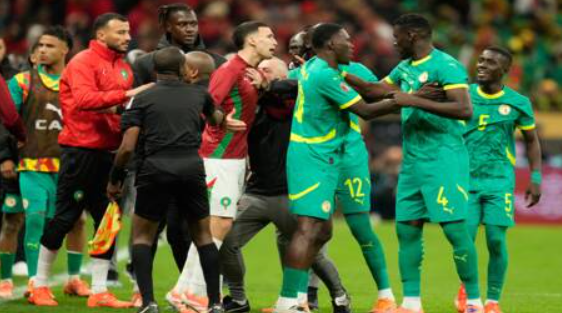 جدل متجدد يهز نهائي كأس أمم إفريقيا 2025.. اعتراف رسمي يكشف تعليمات استثنائية في مباراة السنغال والمغرب 1