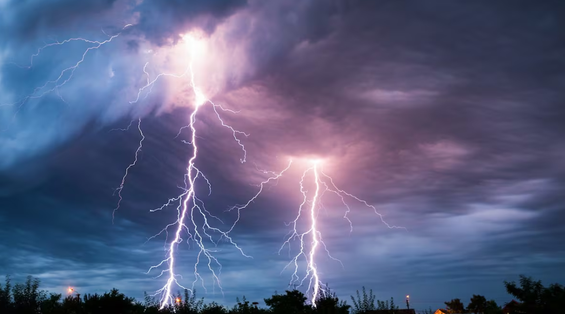 طقس الخميس 26 فبراير 2026 في المغرب: زخات رعدية شمال الأقاليم الجنوبية وبرد وصقيع بالمرتفعات 1