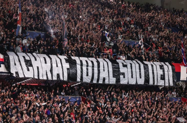 جماهير باريس سان جيرمان تعبر عن دعمها الكامل لأشرف حكيمي 1