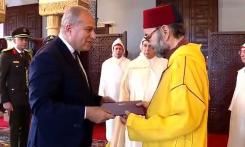 عكس شائعات الفتوربين البلدين .. السفير المصري يبلغ جلالة الملك تحيات الرئيس السيسي 1