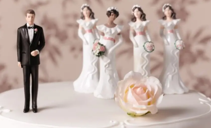 جدل كبير في إسبانيا.. الحكومة تسمح بتقسيم معاش الأرامل بين زوجات المهاجرين متعددي الزوجات 1