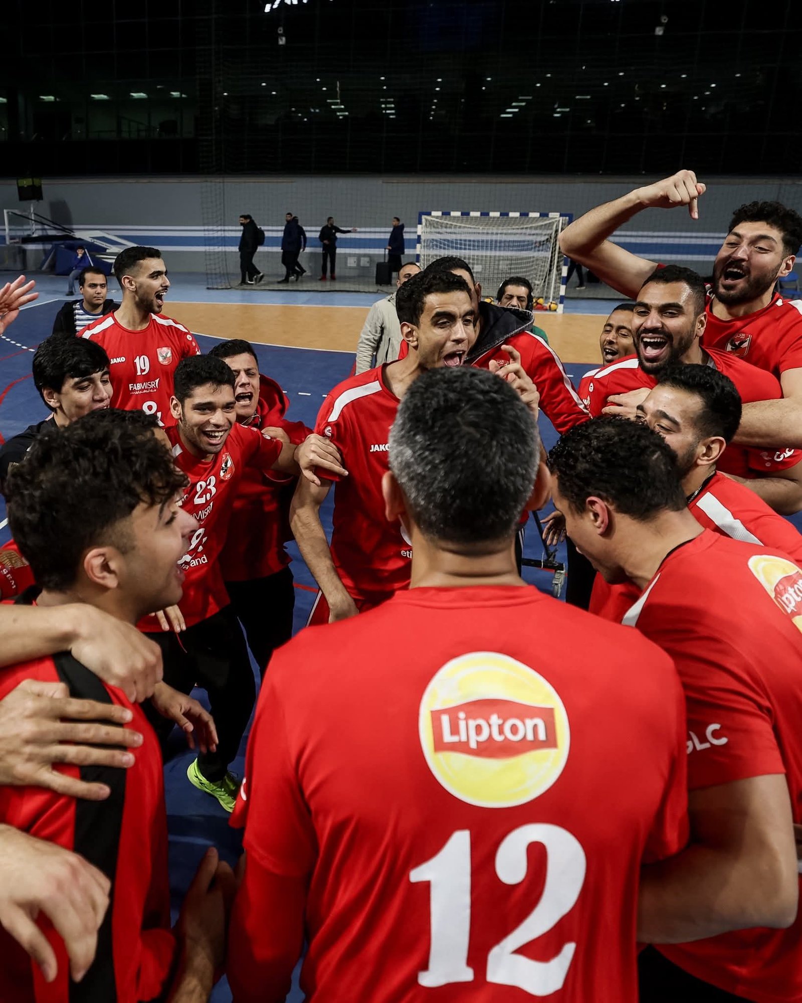 النادي الأهلي يُتوّج بطلاً لدوري كرة الطائرة للمرة الثالثة تواليا 1