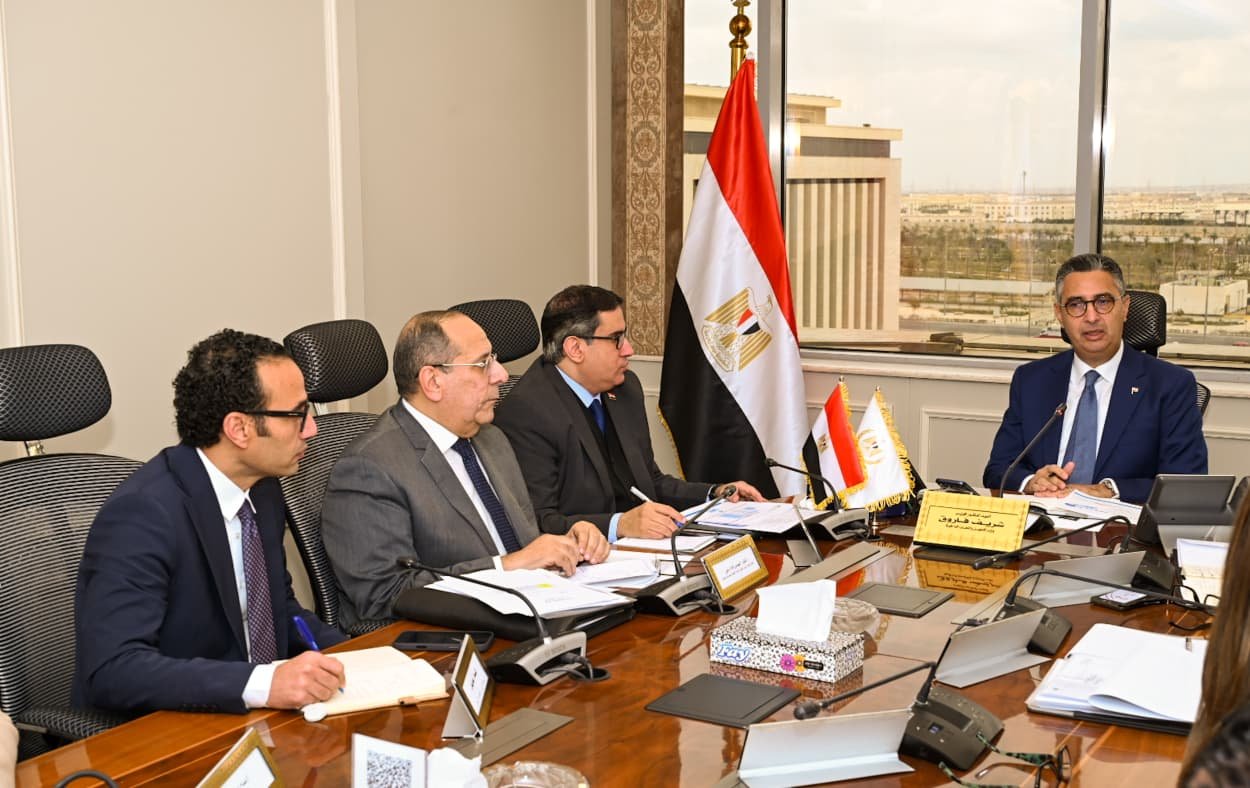 وزير التموين يوجه القابضة للصناعات الغذائية بتوفير احتياطات سلعية لفترات طويلة مع انعقاد غرفة العمليات على مدار الـ24 ساعة 1