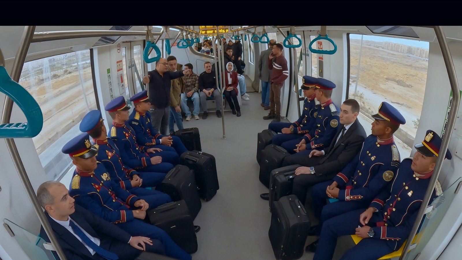 وزارة النقل تُسير “أسطول العيد”.. نقل آلاف المواطنين من العاصمة الجديدة لكل المحافظات 1