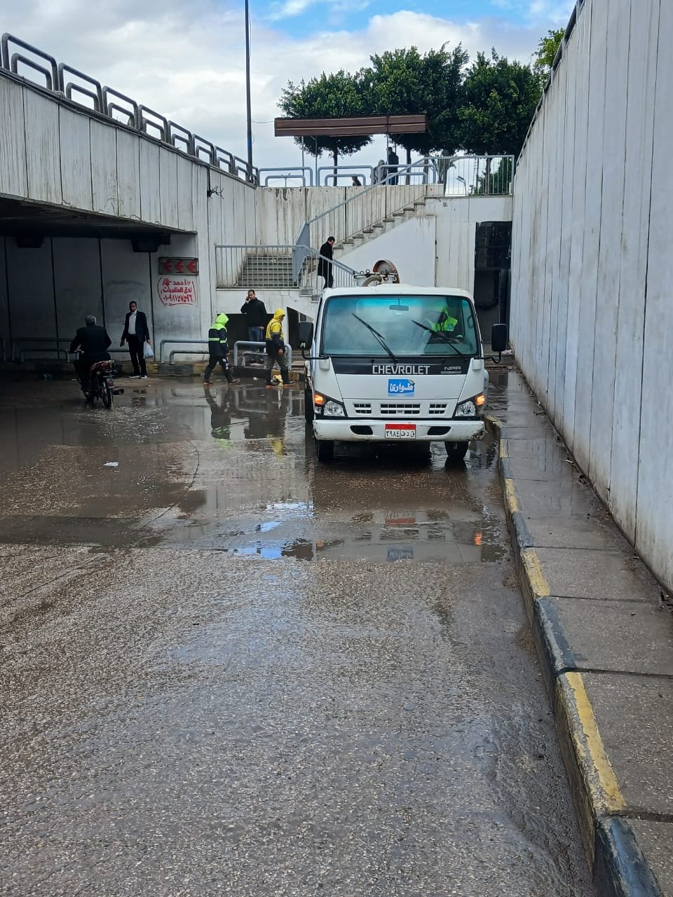 استنفار كامل بالقليوبية.. معدات الصرف تجتاح الشوارع لمواجهة أمطار مفاجئة 1