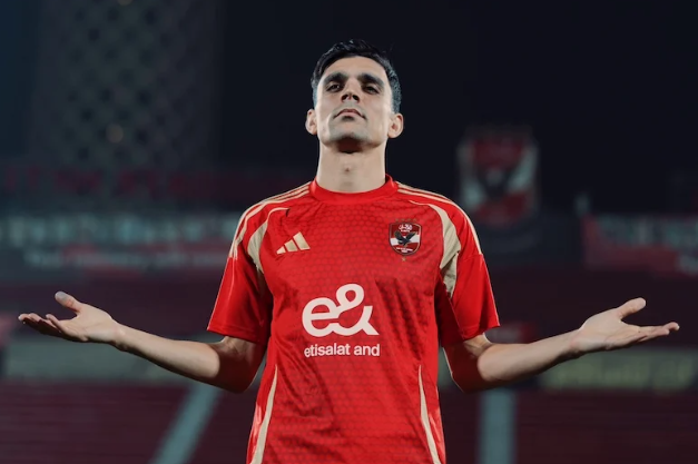 الأهلي يقرر مصير بن شرقي بعد تصرفه المثير على دكة البدلاء 1