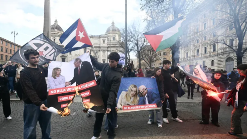 احتجاجات روما: متظاهرون يحرقون صور ترامب وميلوني رفضاً للتصعيد العسكري 1