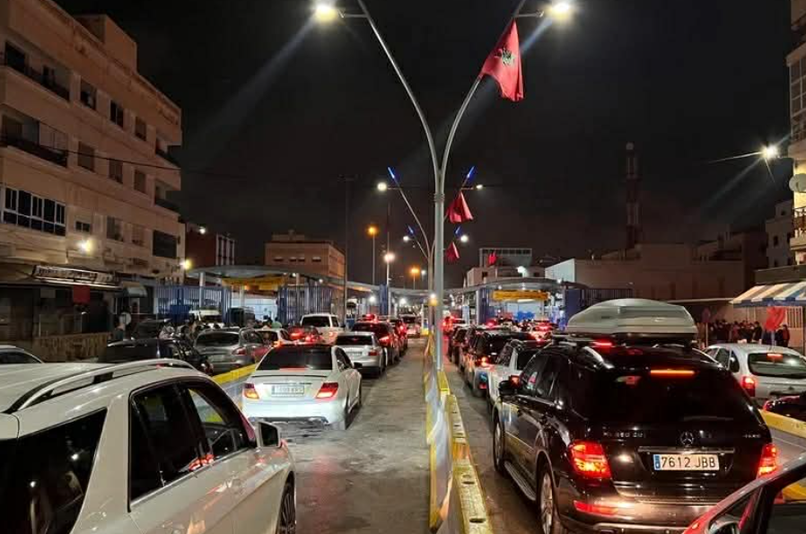 مغاربة مليلية يتوافدون على الناظور للعيد رغم ازدحام المعبر 1
