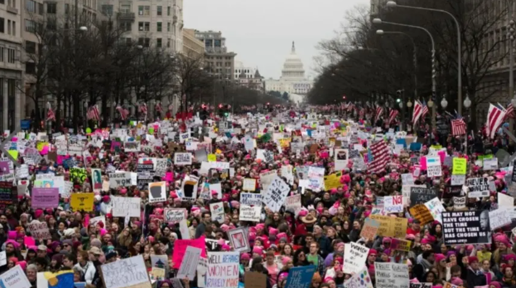 احتجاجات مليونية تجتاح المدن الأمريكية رفضاً لسياسات ترامب 1