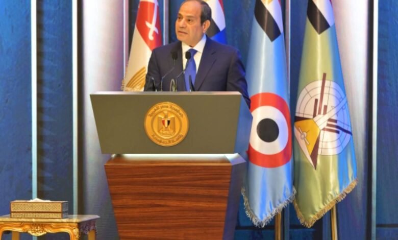 احتفالا بيوم الشهيد.. الرئيس السيسي يكرم أسر الشهداء ومصابي العمليات العسكرية 1