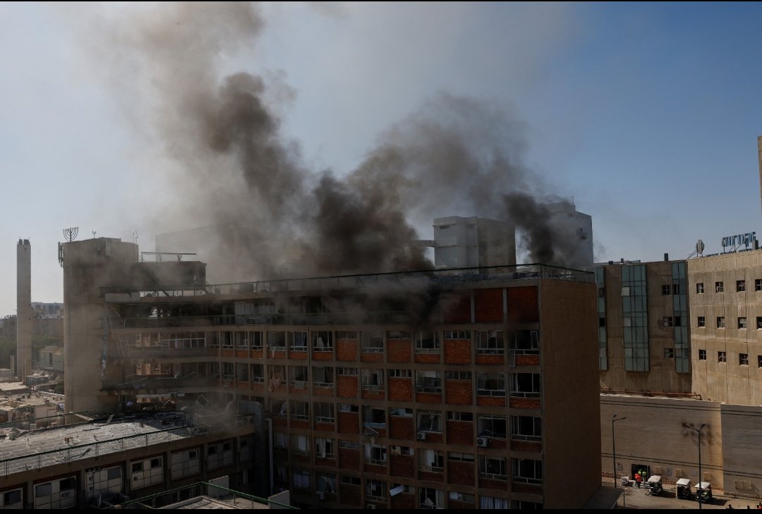 الصواريخ الإنشطارية تتسبب في دمار هائل في منطقة الشارون وسط إسرائيل مساء الخميس باعتراف القناة 1