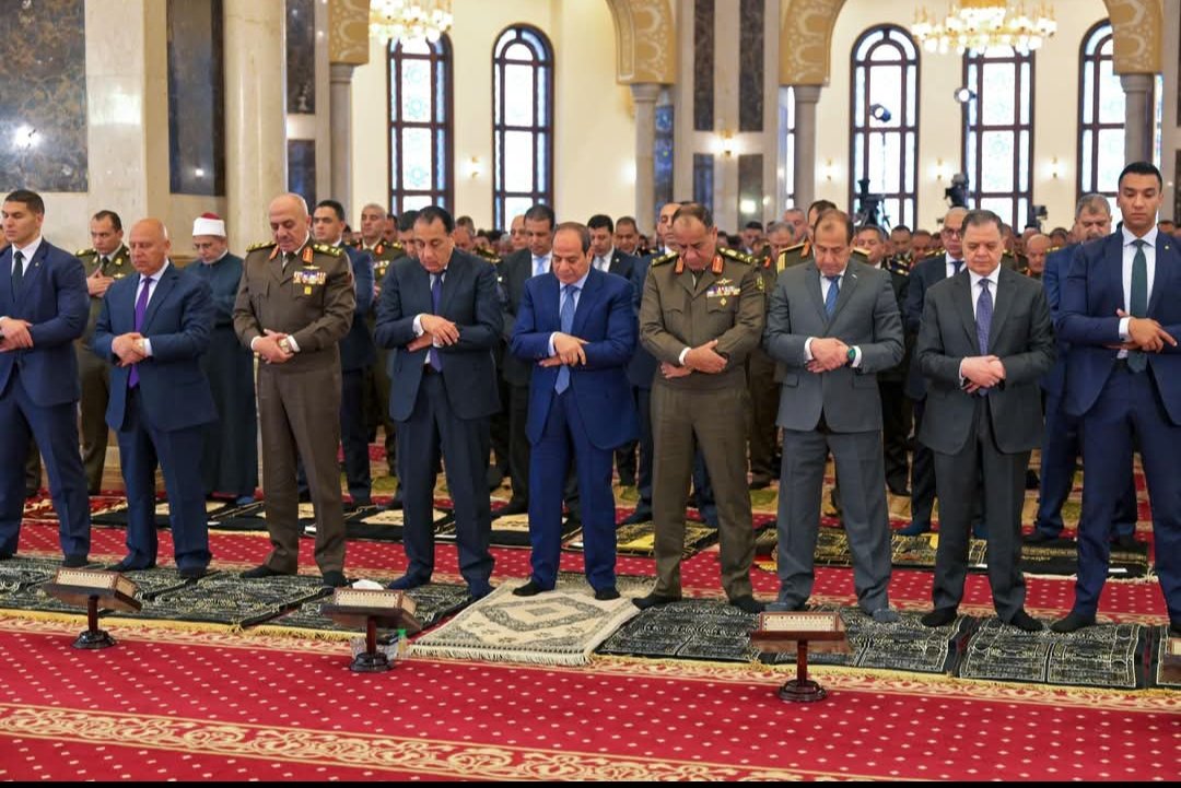 الرئيس عبد الفتاح السيسي يؤدي صلاة الجمعة بمسجد المشير طنطاوي 1