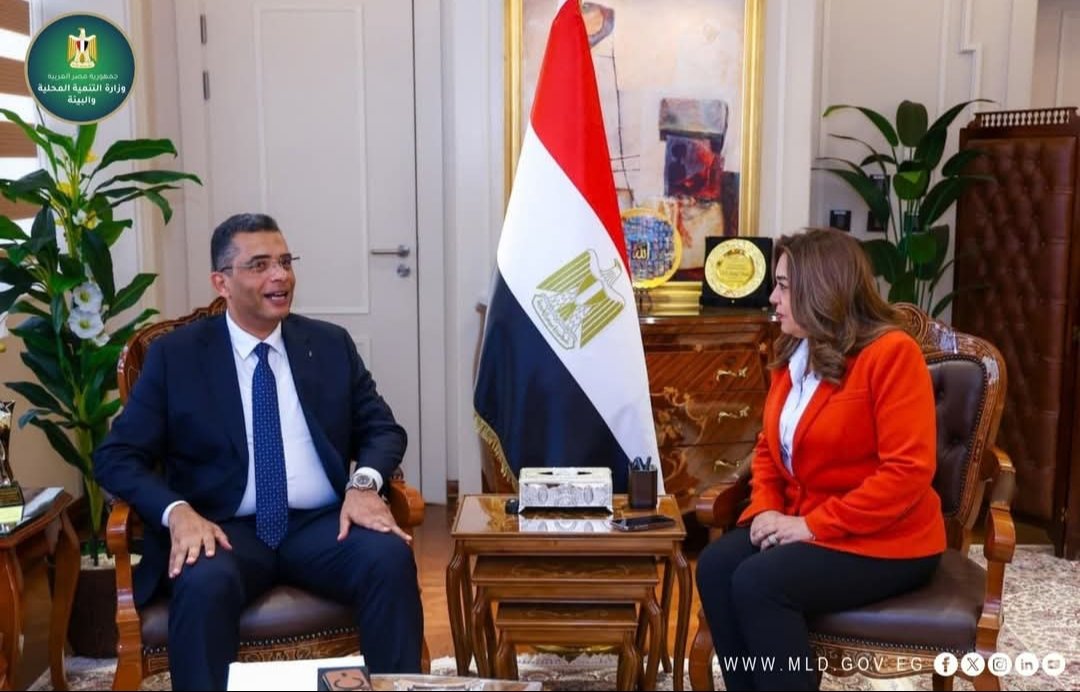 وزيرة التنمية تتابع مع محافظ البحر الأحمر ملفات إزالة التعديات والبناء المخالف 1