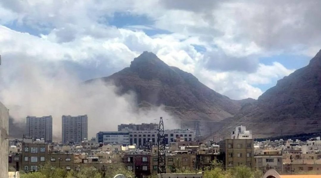 الولايات المتحدة وإسرائيل تقصفان عدة أهداف ومنشآت للصلب في إيران 1