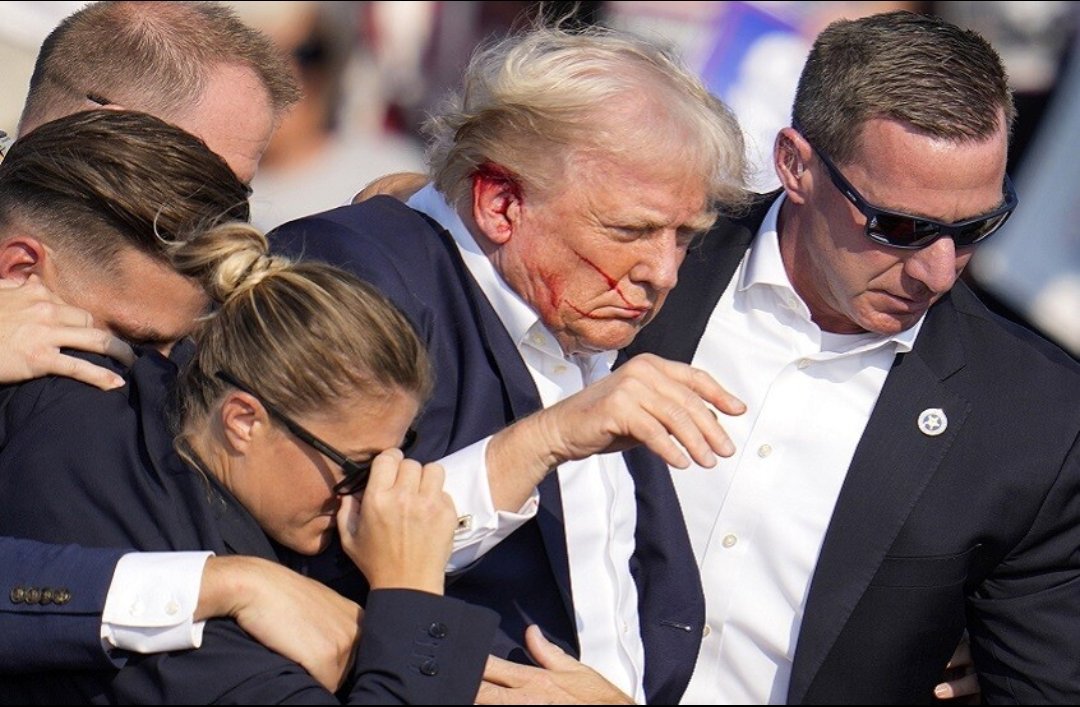 الطائرة المسيّرة تربك المطار.. ماذا حدث قرب طائرة ترامب؟ 1