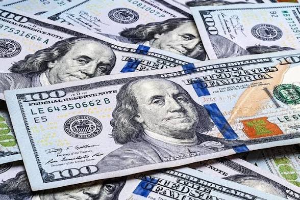 هبوط طفيف للدولار مقابل الجنيه.. واستقرار بالبنك المركزي 1