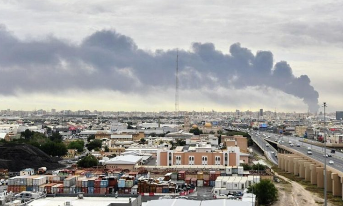 حريق مطار الكويت الدولي 2026.. هجوم إيراني بمسيرات يستهدف خزانات الوقود 1