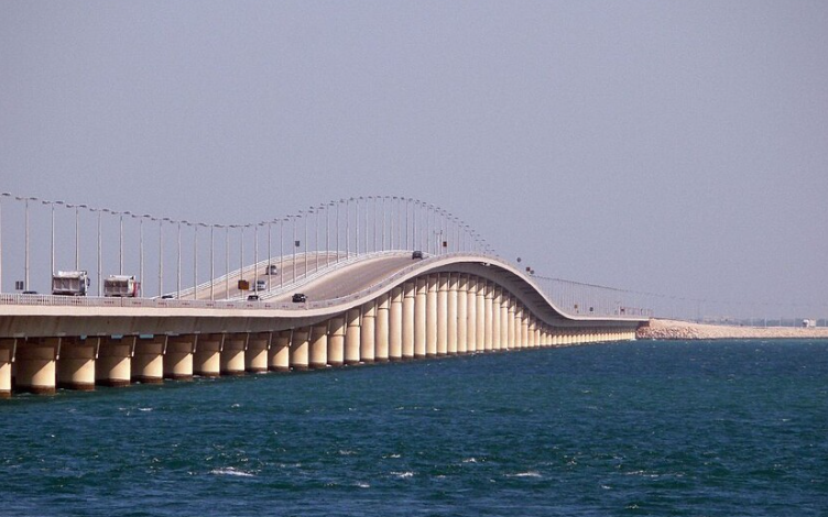 السعودية تغلق جسر الملك فهد مع البحرين 1