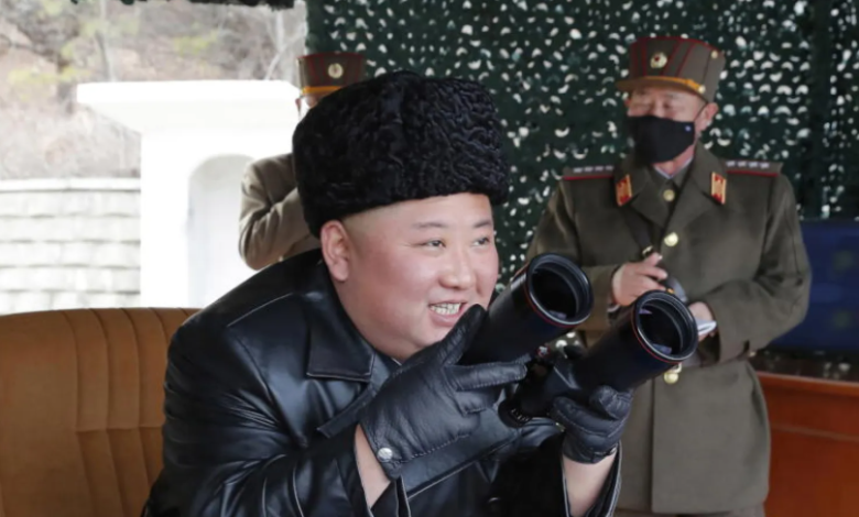 كيم جونغ أون يشرف على مناورات مدفعية بعيد "يوم الشمس" 1