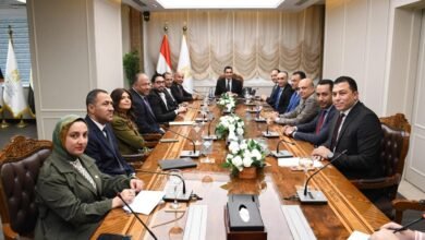 وزير الرياضة يشهد توقيع العقد