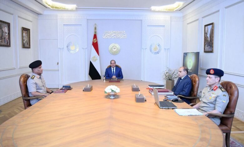 السيسي يتابع ملفات المشروعات القومية مع قيادات الجيش.. ويوجه بتسريع التنفيذ 1
