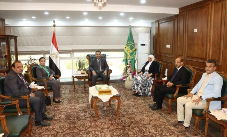 رئيس الوزراء يستعرض حصاد قافلة كفر شكر الطبية.. الكشف على 1627 مواطناً خلال يومين 1