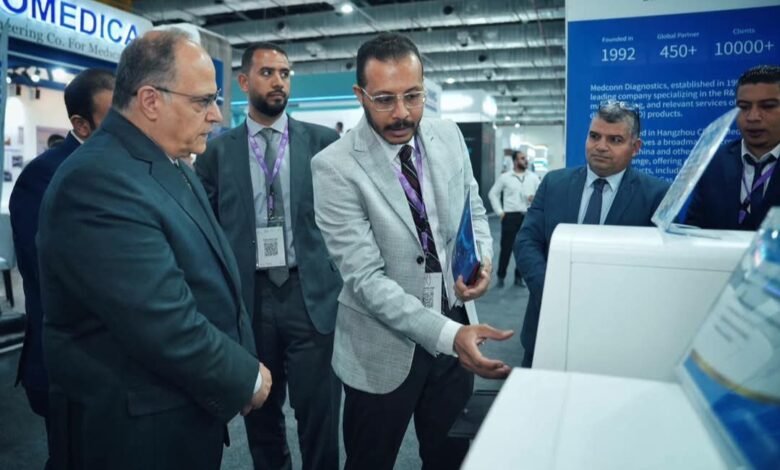 رئيس هيئة الدواء المصرية يتفقد كبرى الشركات العالمية والمحلية للدواء بالمؤتمر الإفريقي 1