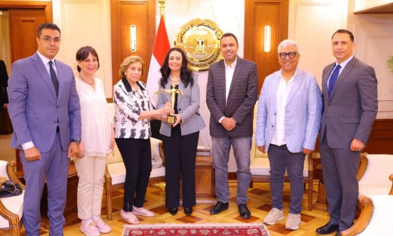 وزيرة التضامن الاجتماعي تستقبل وفد مهرجان أسوان الدولي لأفلام المرأة 1