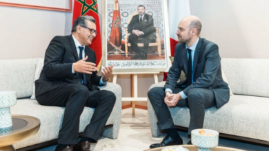 رئيس الحكومة عزيز أخنوش والوزير الأول الفرنسي سيباستيان لوكورنو خلال الاجتماع المغربي الفرنسي بالرباط