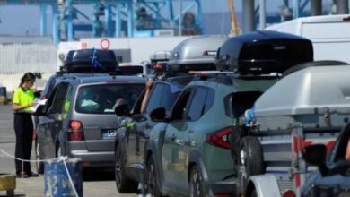 حشود المسافرين والمركبات أثناء عبور عملية مرحبا 2026 بين إسبانيا والمغرب