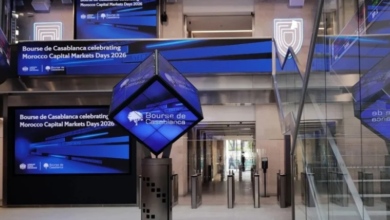 شاشة عرض مؤشر مازي في بورصة الدار البيضاء خلال تداولات الأسبوع التي شهدت تراجعاً 2.27%