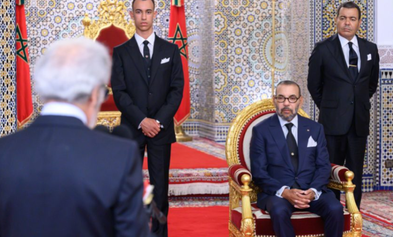 جلالة الملك محمد السادس يستقبل عبد اللطيف الجواهري والي بنك المغرب بتطوان