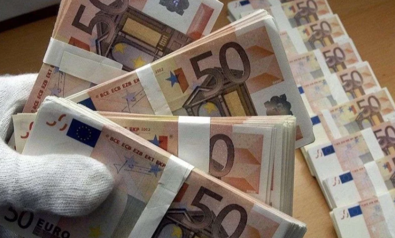 عناصر الجمارك المغربية تضبط محاولة تهريب مليوني أورو في مطار محمد الخامس