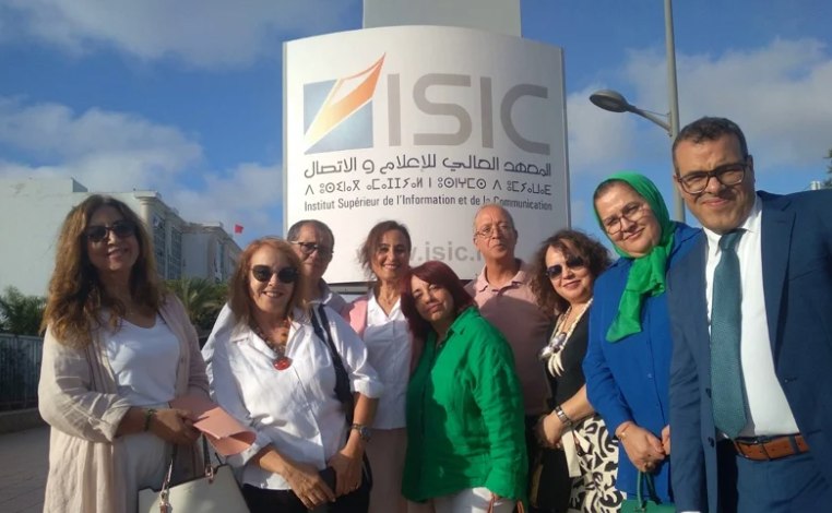 قاعة ندوة حيث منتدى ينادي بإجراء إصلاحات إعلامية شاملة لتعزيز الديمقراطية والمواطنة