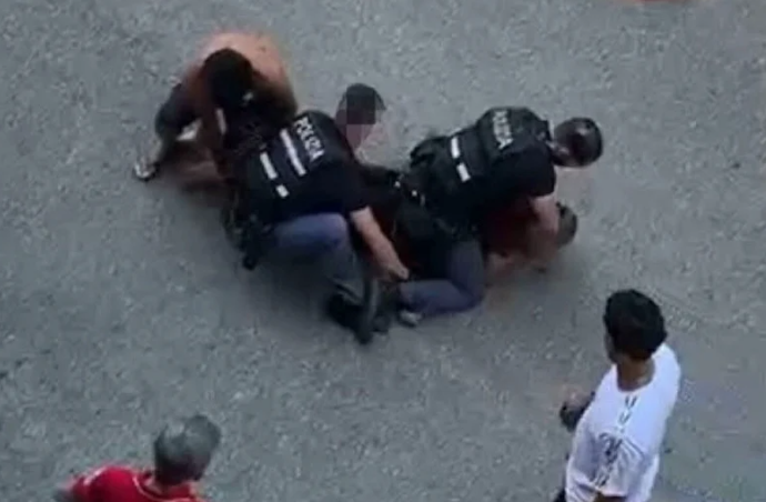 صورة رمزية للعدالة تعبر عن قضية وفاة المهاجر عبد الرحيم فقير اختناقا في إيطاليا