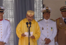 الملك محمد السادس يترأس حفل أداء القسم للضباط المتخرجين في القصر الملكي بتطوان
