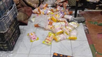 قبل وصولها للأطفال.. الصحة تضبط 12 ألف عبوة حلوى خطرة وتُحيل الواقعة للنيابة 9