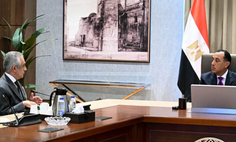 لأول مرة بمصر خدمات التوثيق تدخل البنوك.. ورئيس الوزراء يتابع تطوير الشهر العقاري 1