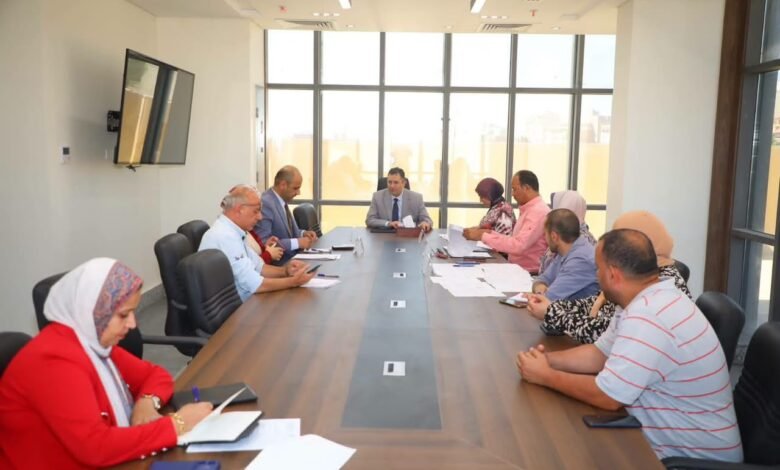 محافظ دمياط يعقد اجتماع تنسيقى مع الكهرباء لمناقشة الموقف الخاص بمشروع حينا بالشعراء 1