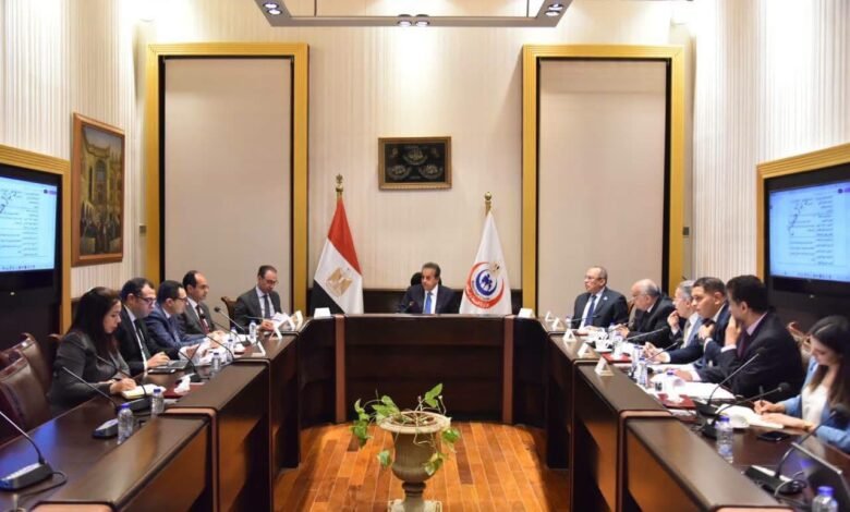 وزير الصحة يناقش اشتراطات تجديد ترخيص مزاولة مهنة الطب 1