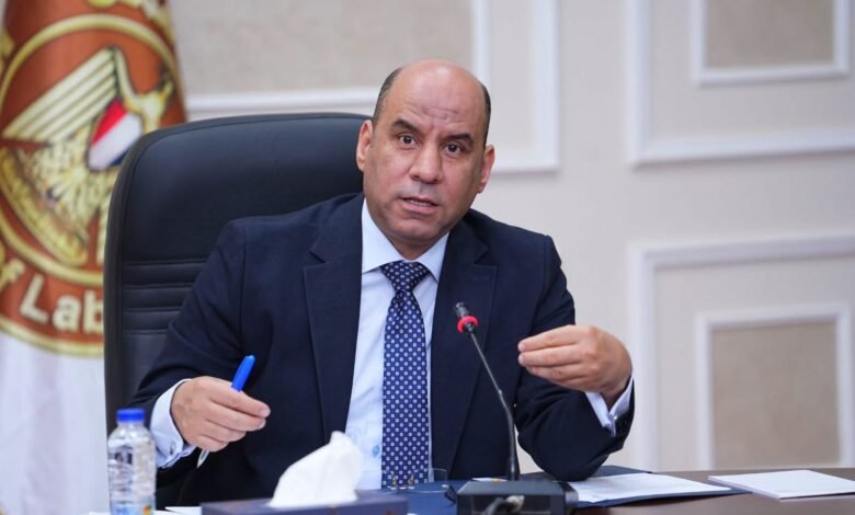 عاجل..وزير العمل يعلن الخميس المقبل إجازة رسمية مدفوعة الأجر للعاملين بالقطاع الخاص بمناسبة عيد ثورة 23 يوليو 1